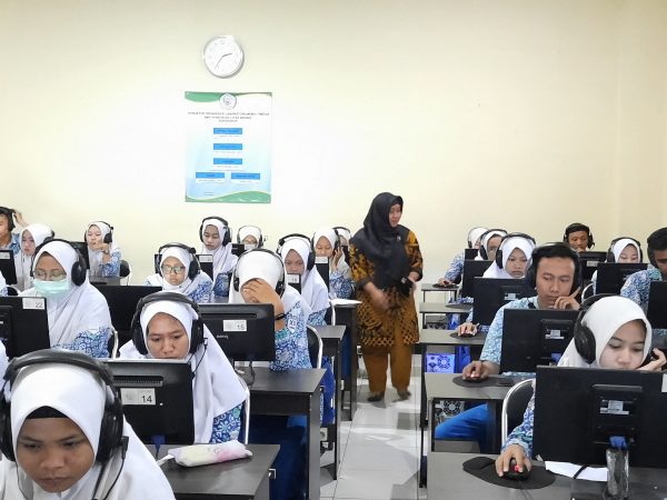Meningkatkan Kompetensinya, Citra Medika Sukoharjo Gandeng Language Training Centre (LTC) UDB mengadakan test TOEIC