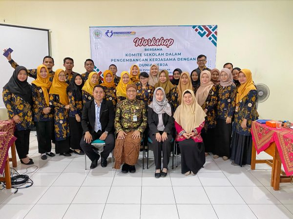 Workshop bersama komite sekolah bersama Dunia Kerja